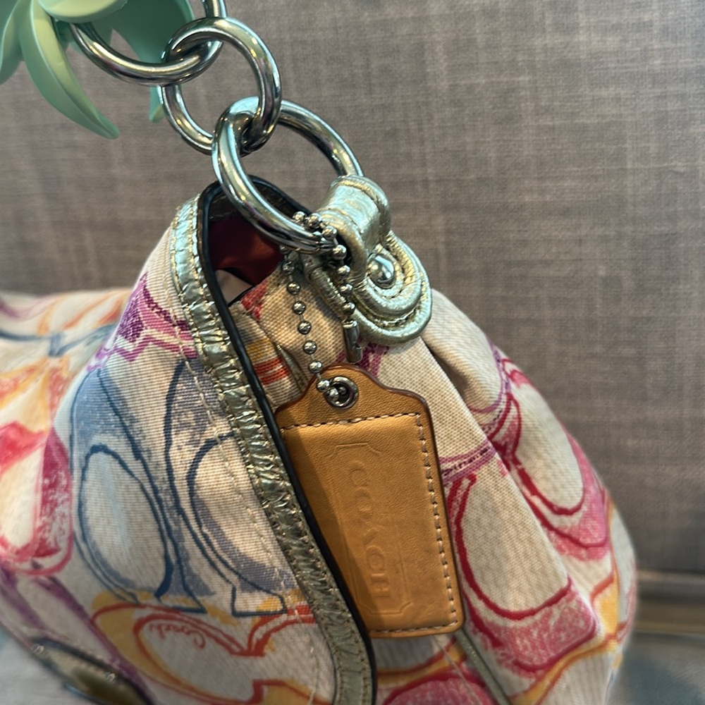 Coach multicolored pastel hobo shoulder bag/ crossbody. Style : 19020 - Picture 17 of 17